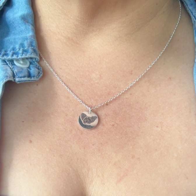 Engraved pet portrait pendant